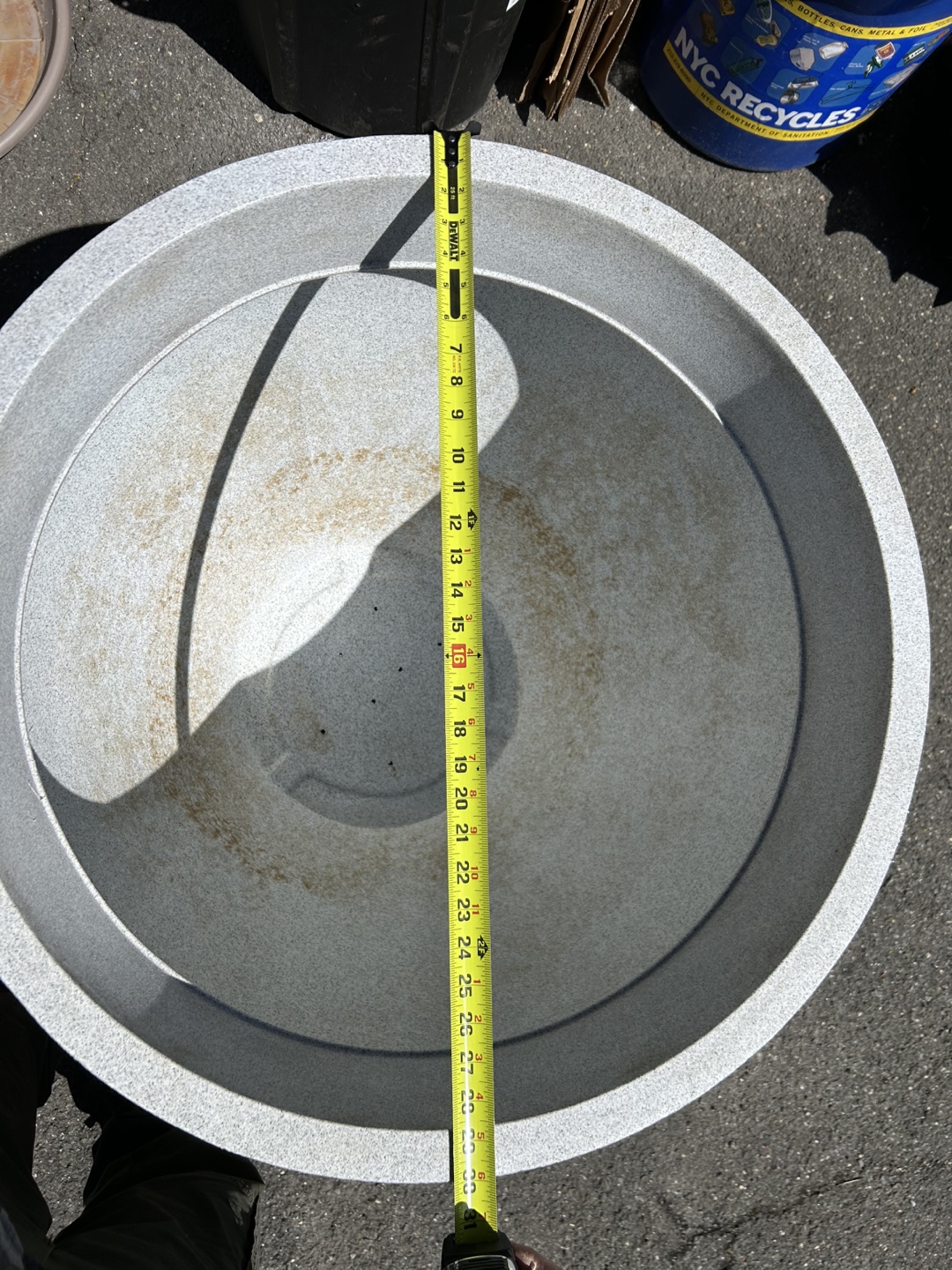 Large outdoor planter - photo 3