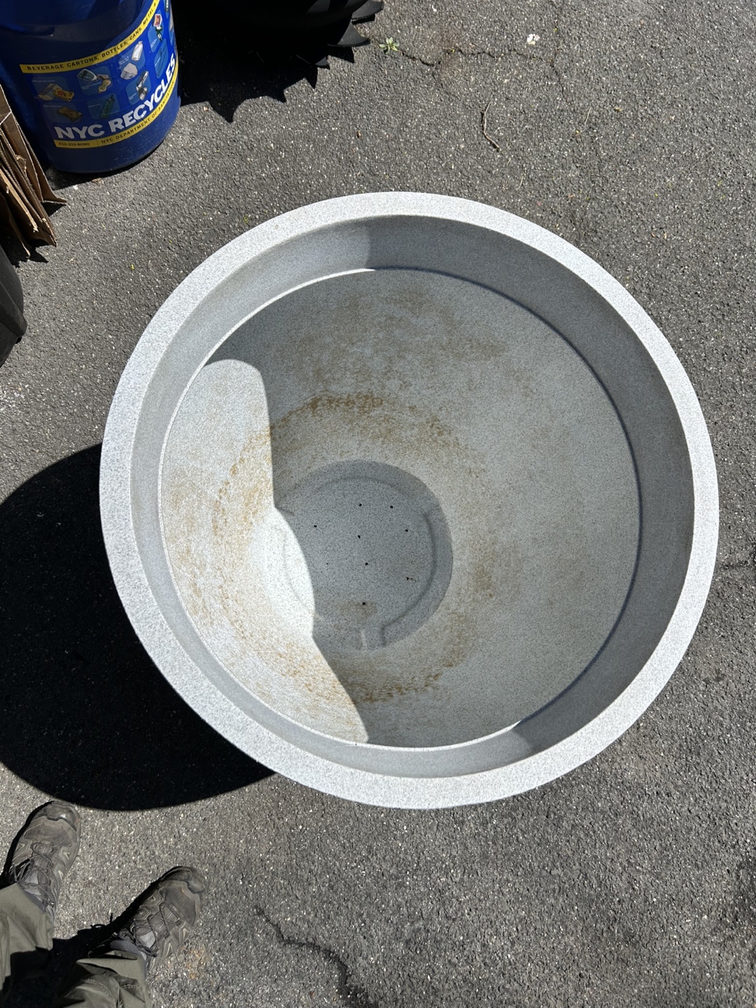 Large outdoor planter - photo 4