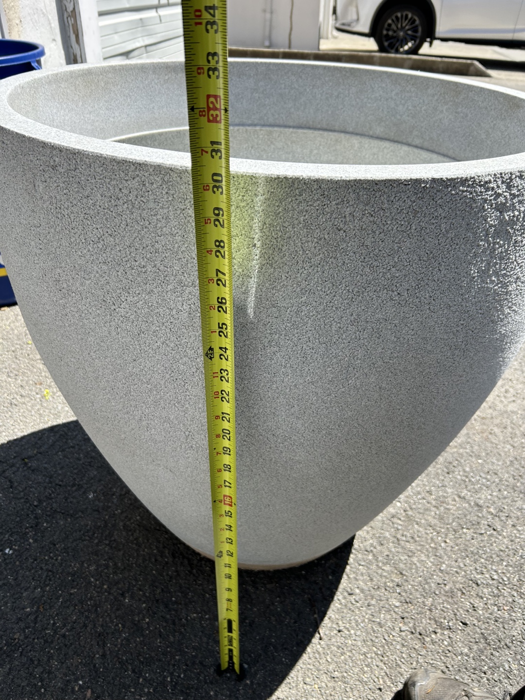 Large outdoor planter - photo 2
