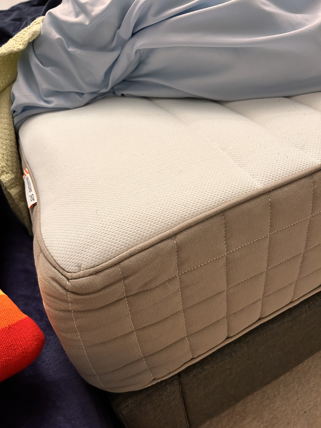 Queen size bed with IKEA mattress 💚 - photo 2