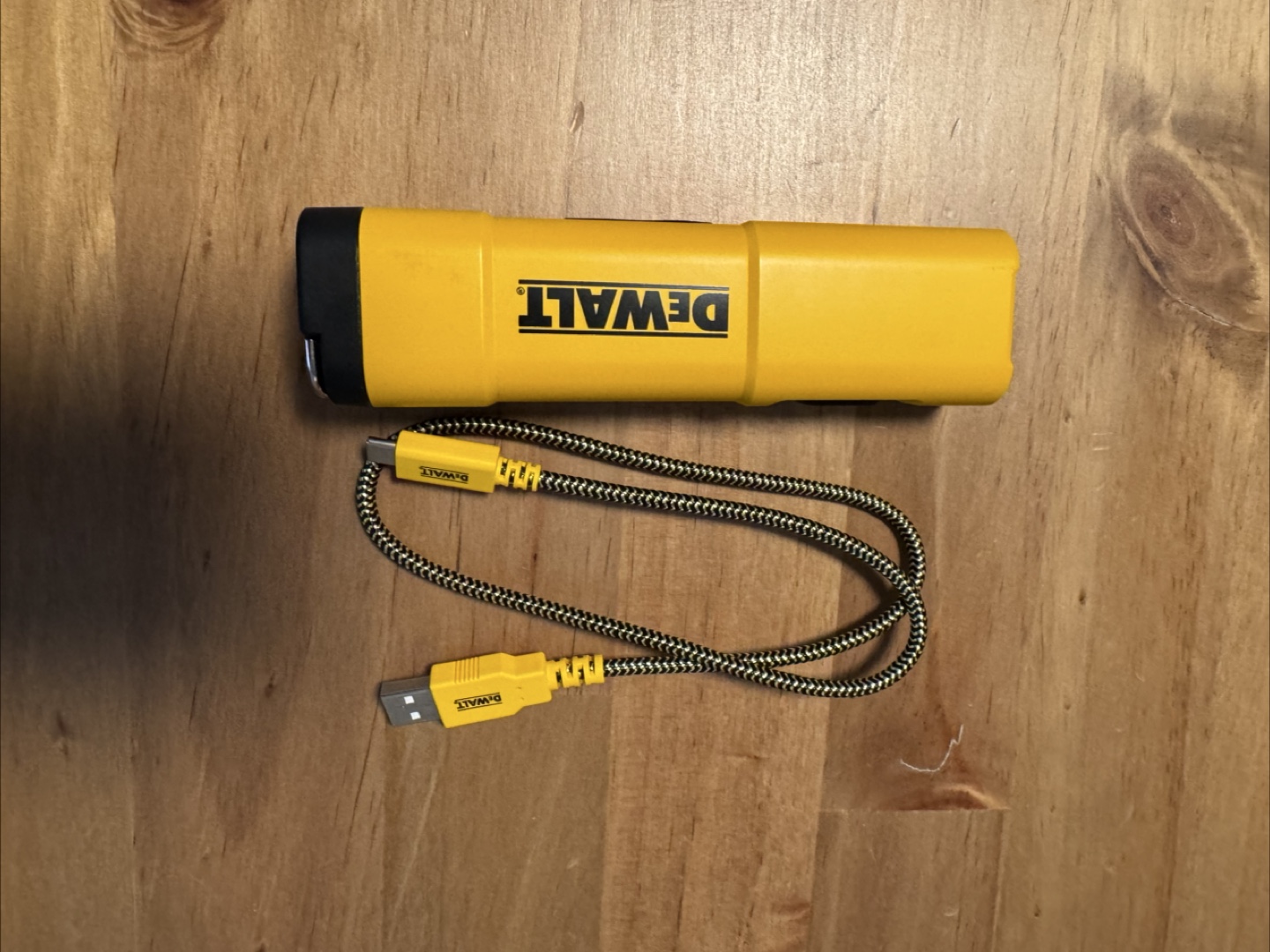 DEWALT DCL083 Rechargeable Flashlight - photo 2