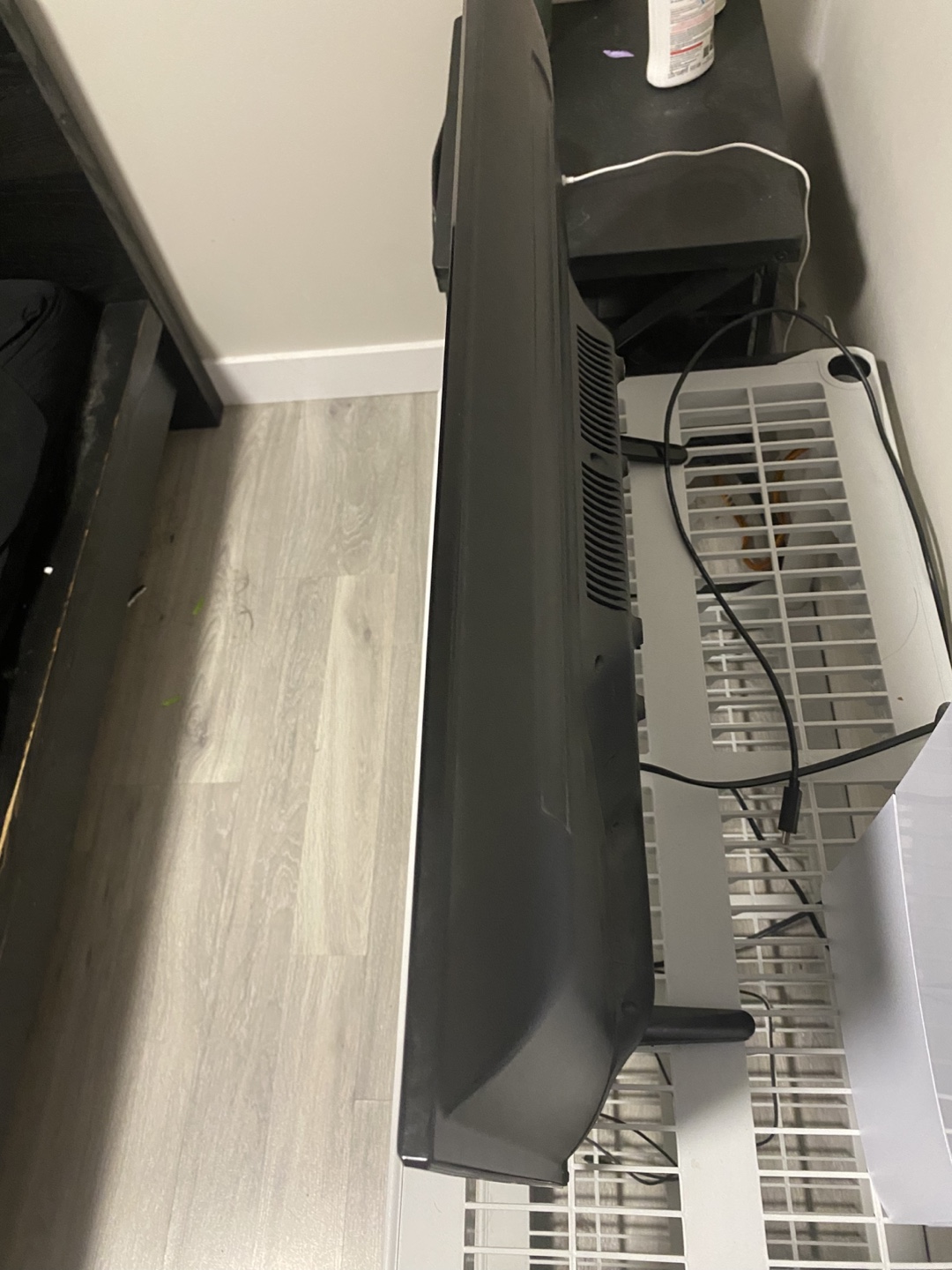 RCA 32" LED TV - photo 3
