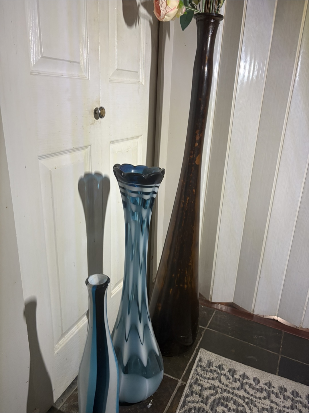 Three Decorative Vases - photo 3