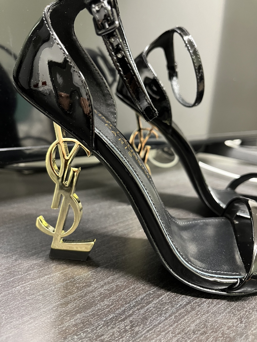 Ysl woman’s shoes - 5.5 (36 European) - photo 2