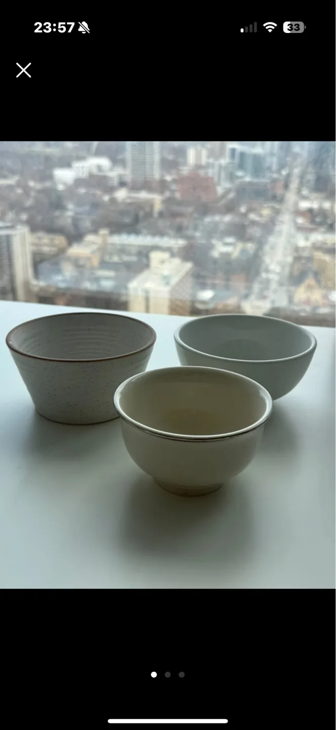 Assorted Dishes and Bowls image indicator(2)