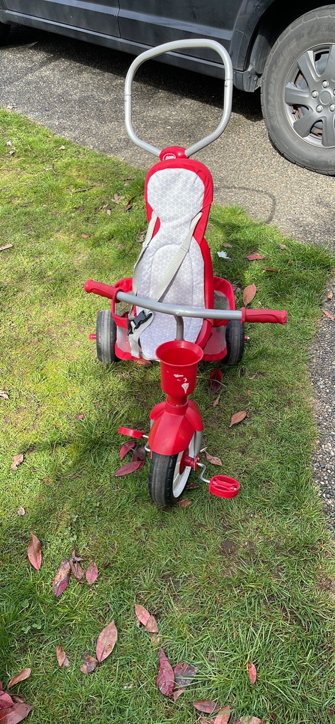 Radio Flyer Classic Tricycle with Parent Handle and Basket - photo 2