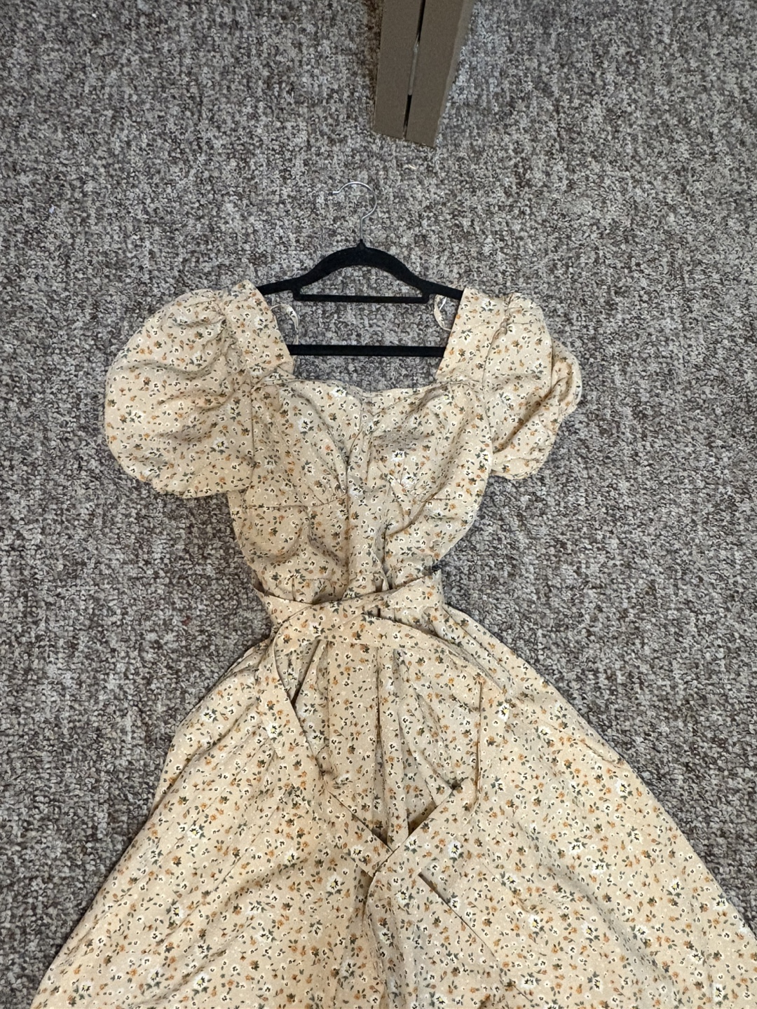 Floral midi dress with puff sleeves