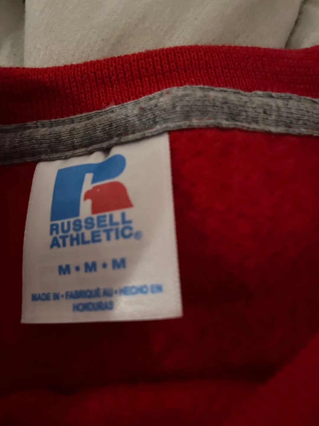 Red crewneck image indicator(2)