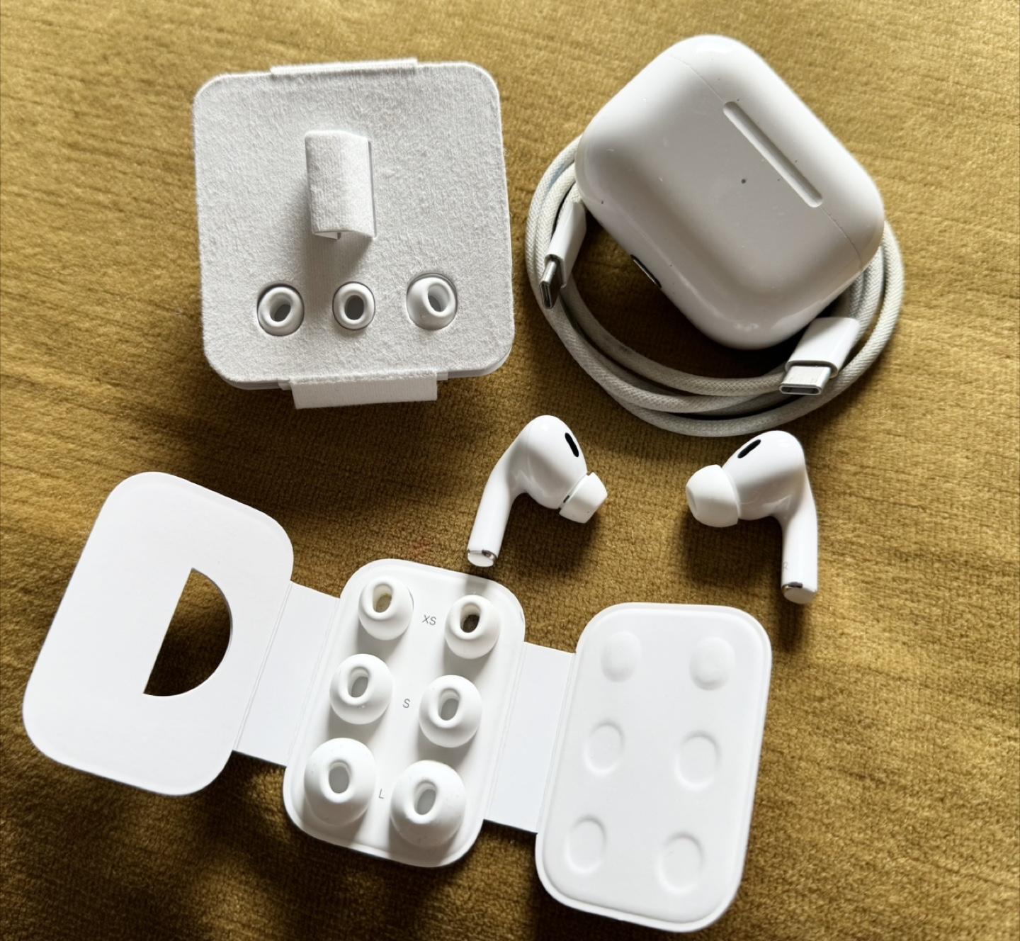 Half Virgin Apple AirPods Pro (2nd generation)