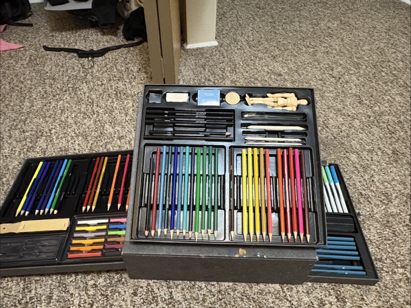 Large Artist's Drawing Set with Case - photo 2