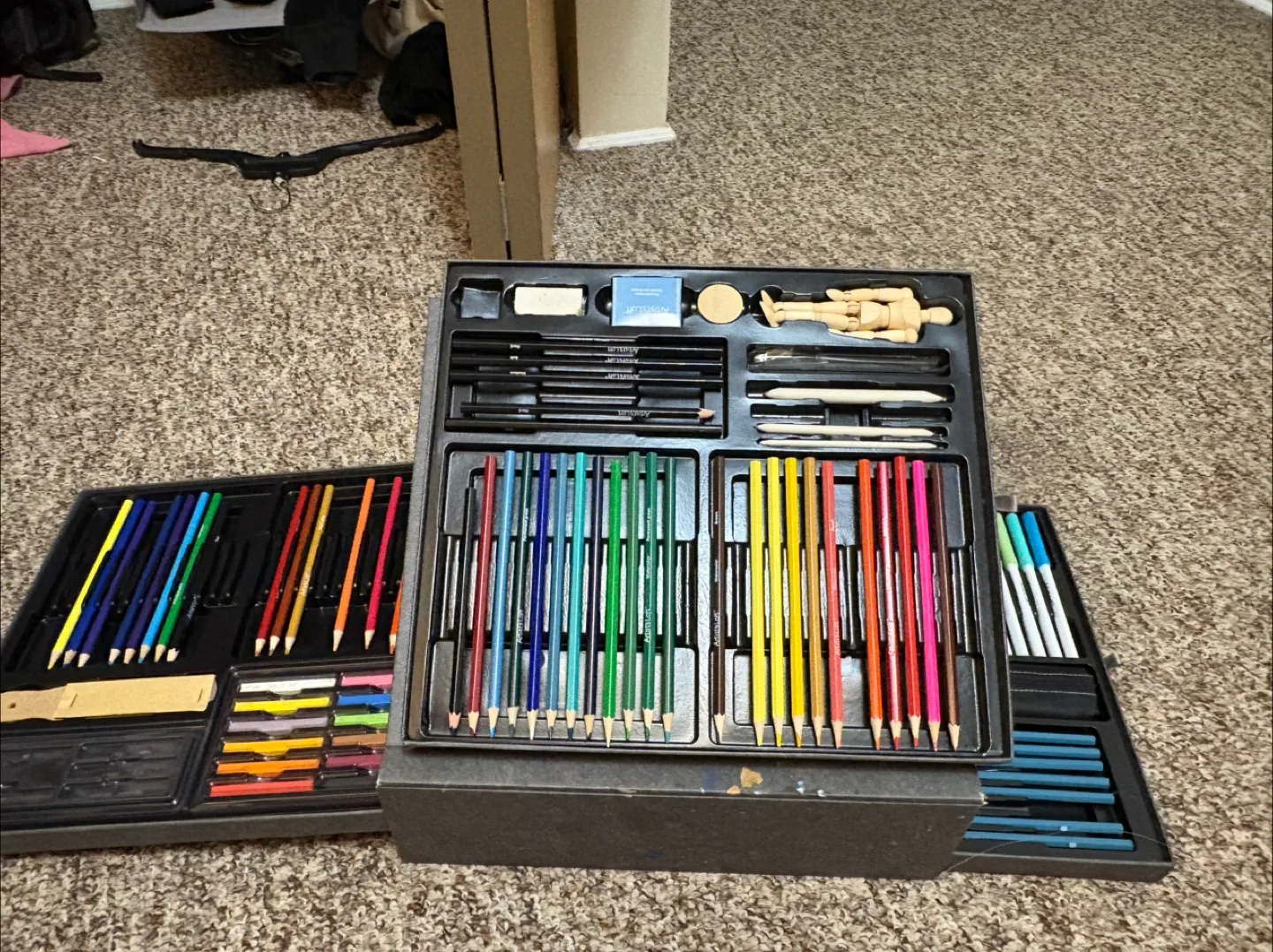 Large Artist's Drawing Set with Case image indicator(2)