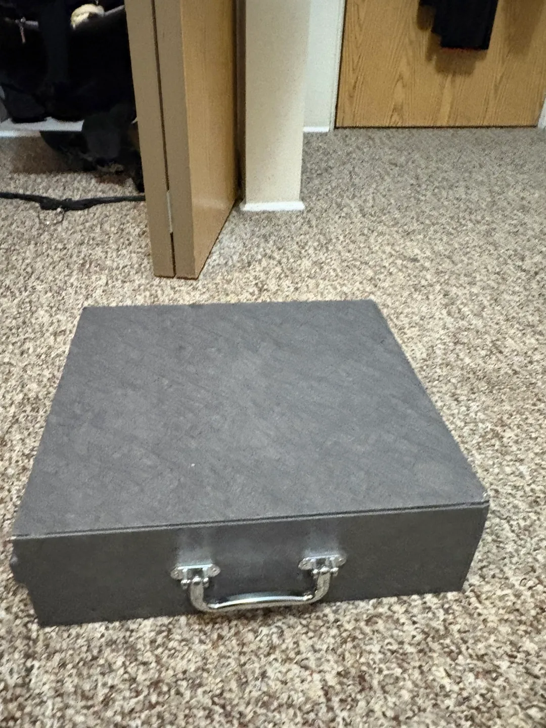 Large Artist's Drawing Set with Case image indicator(3)