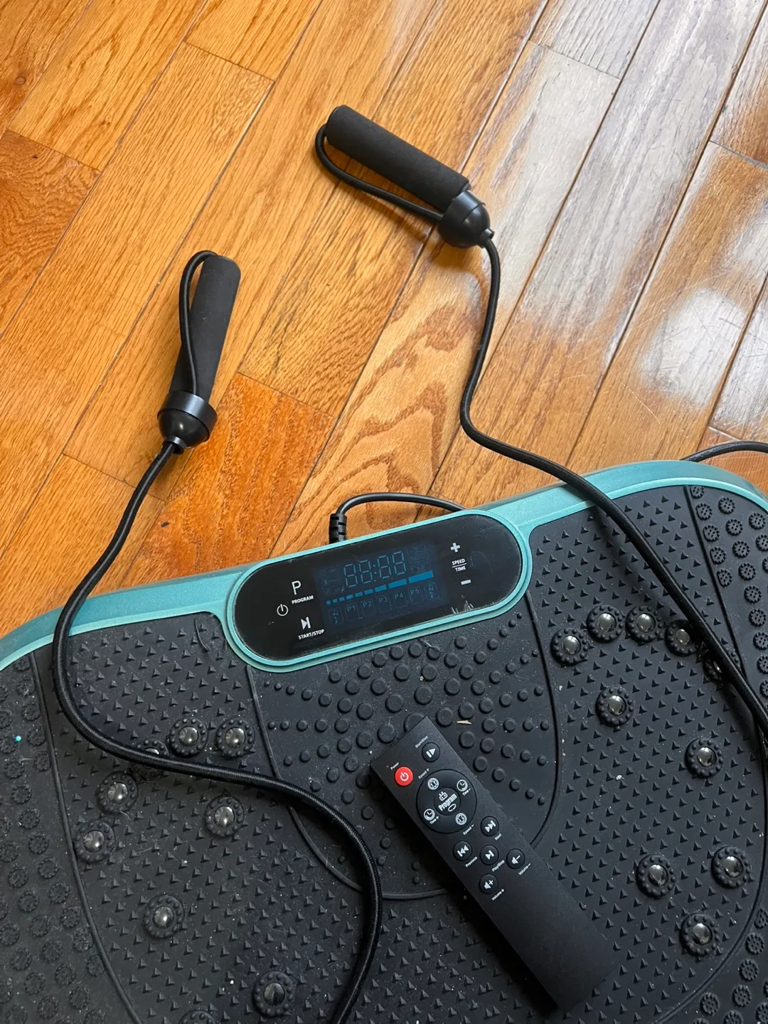 AXV Vibration Exercise Machine with Resistance Bands image indicator(3)