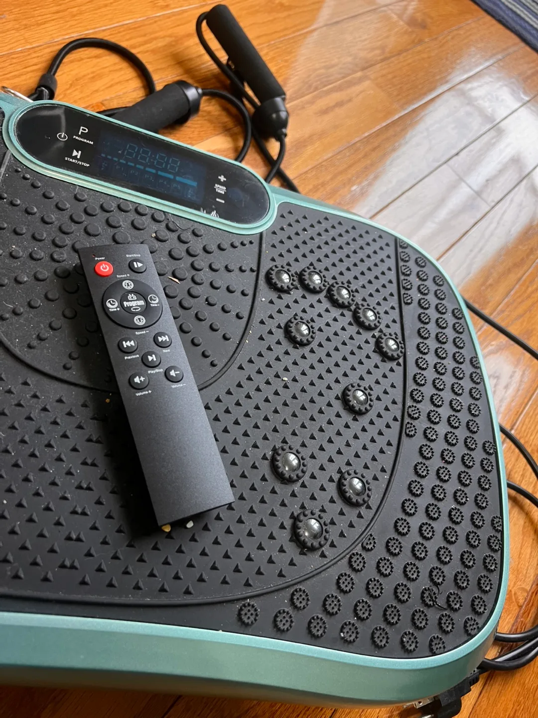 AXV Vibration Exercise Machine with Resistance Bands image indicator(2)