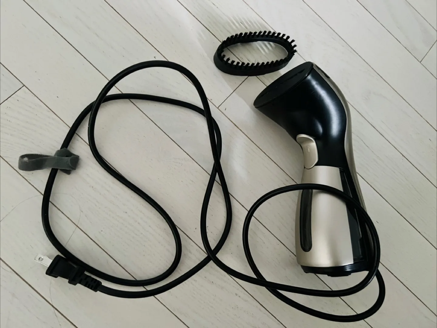 iSteam Handheld Garment Steamer thumbnail