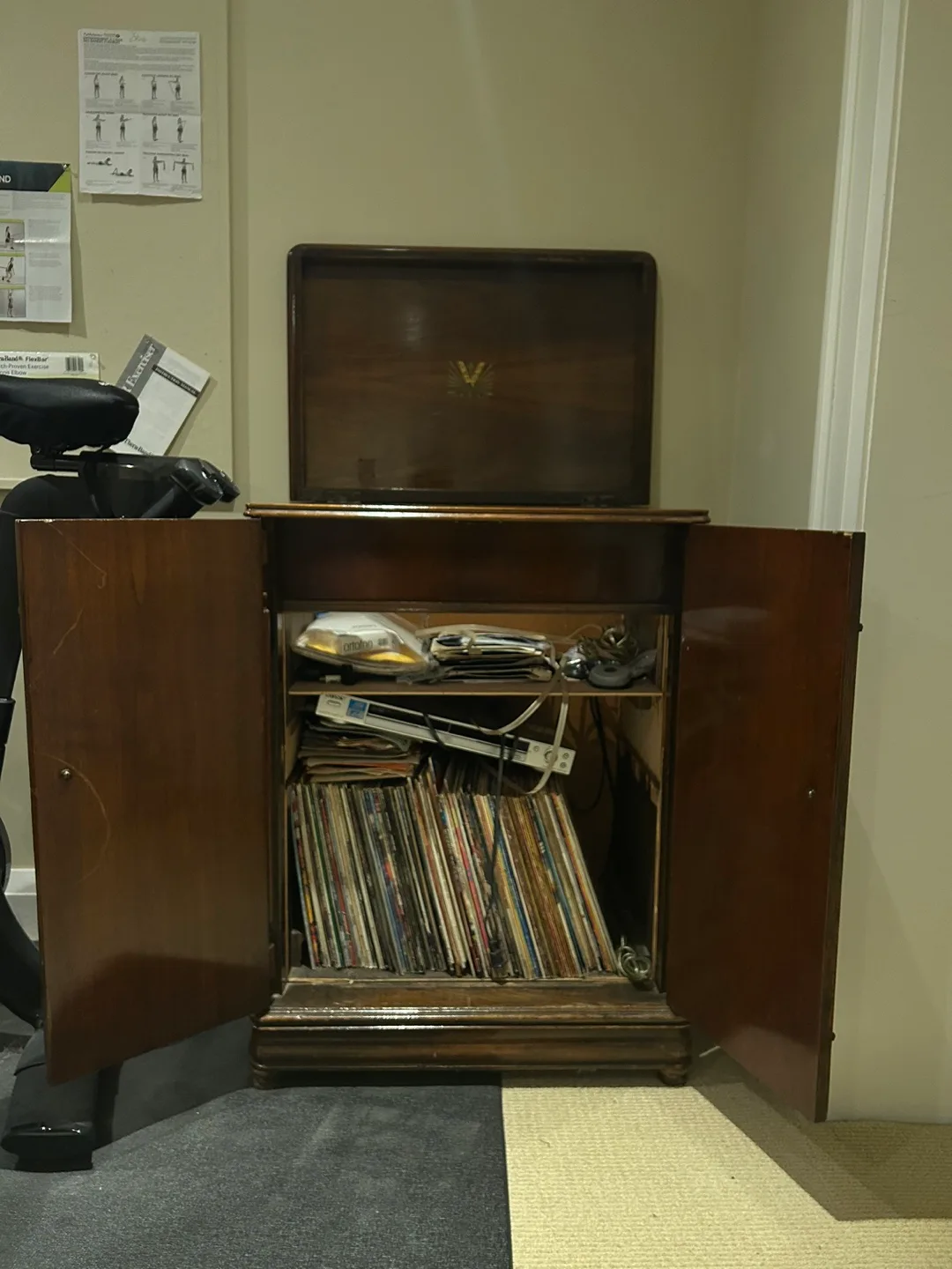 Antique Victor Radio Electrola Console image indicator(2)