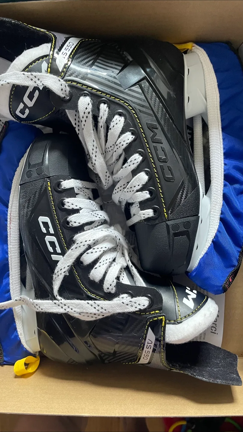 CCM Tacks 550 Ice Skates - Size 4 thumbnail