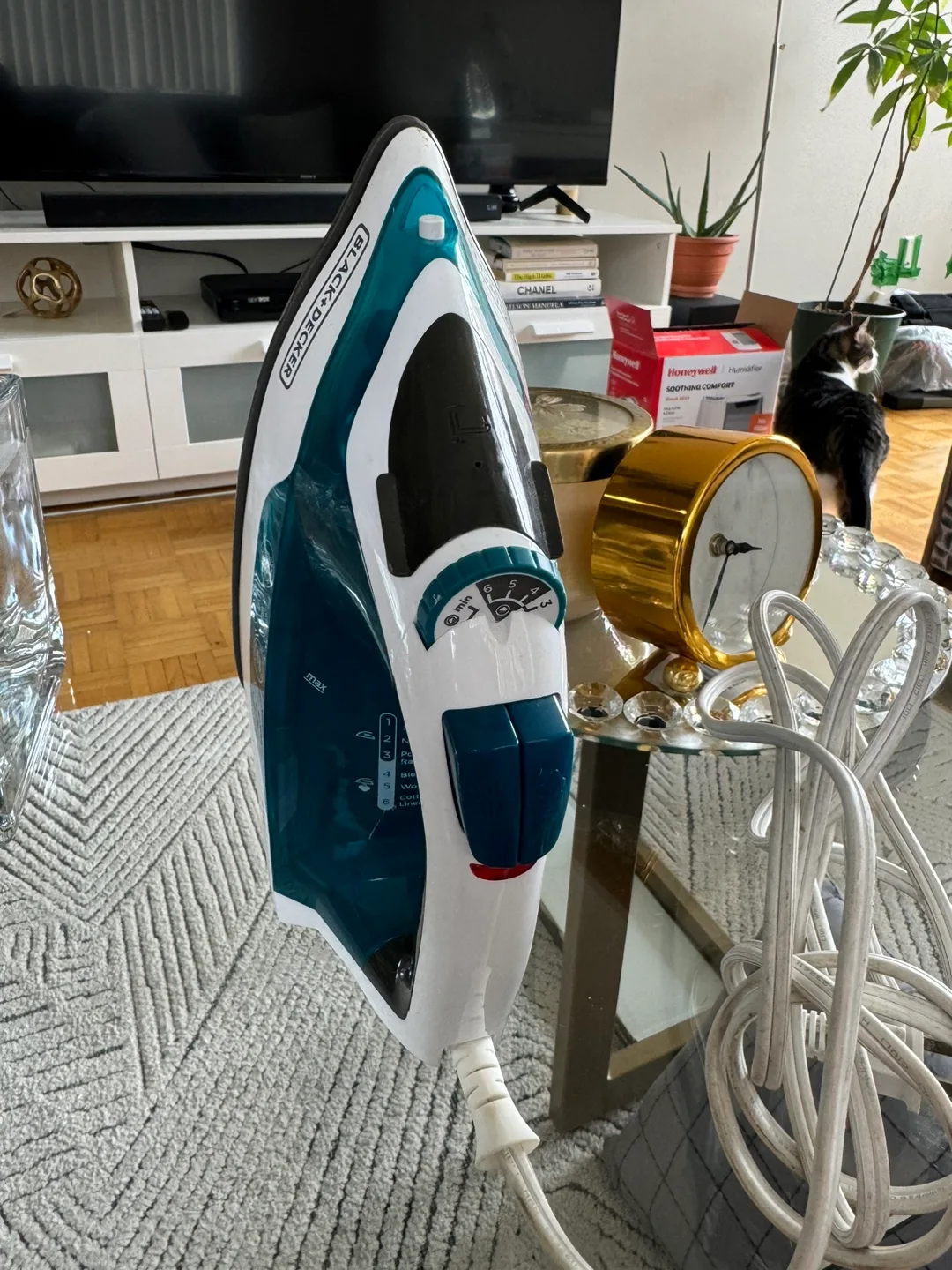 Black+Decker Iron thumbnail