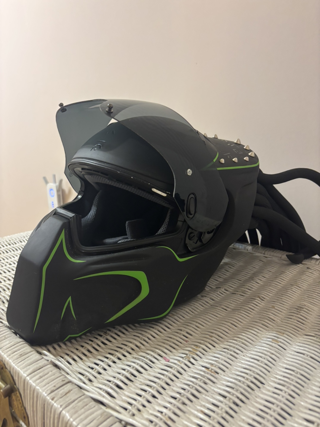 Predator Style Motorcycle Helmet with Dreadlocks - photo 3