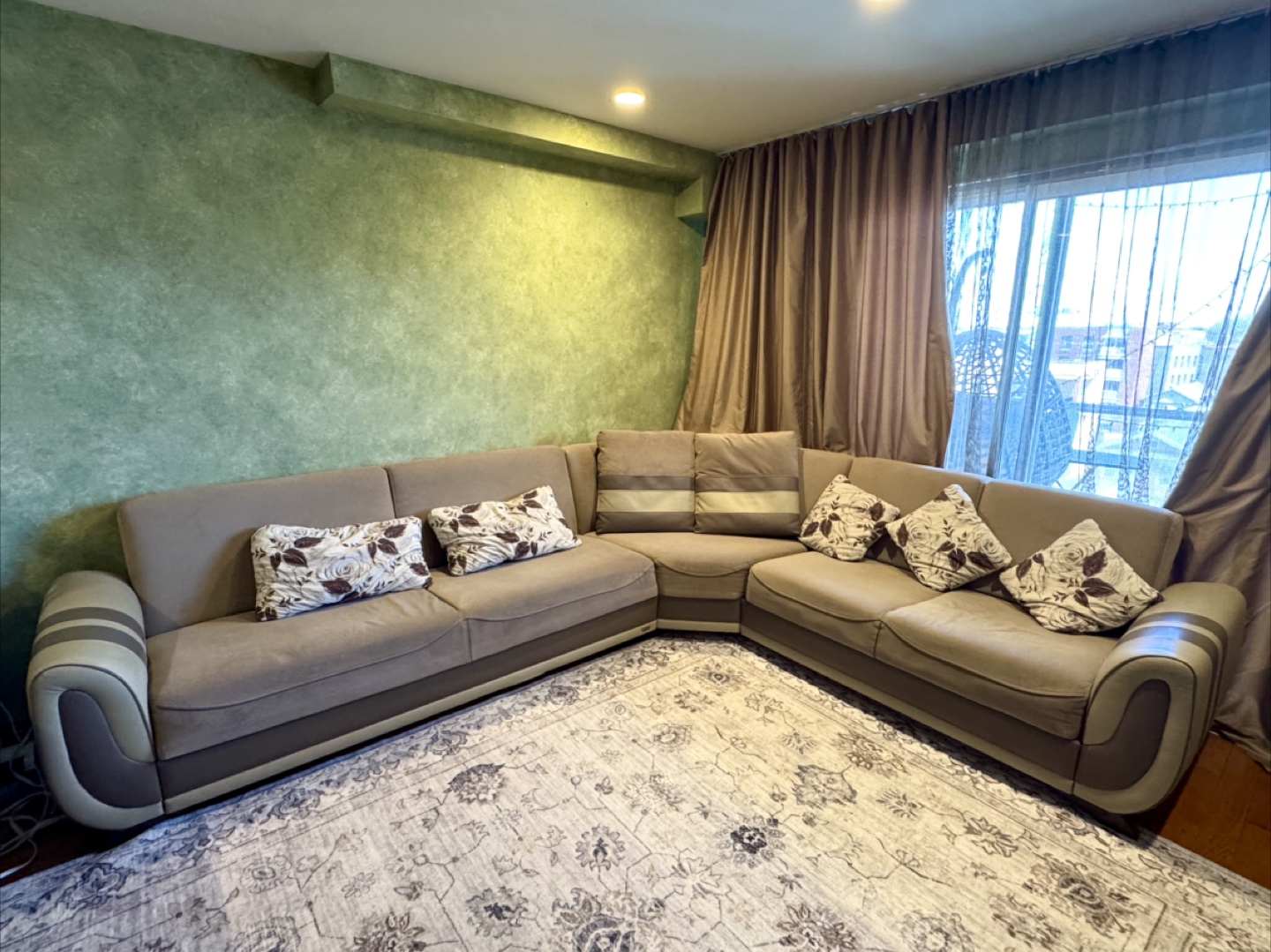 Modern L-Shaped Sectional Sofa