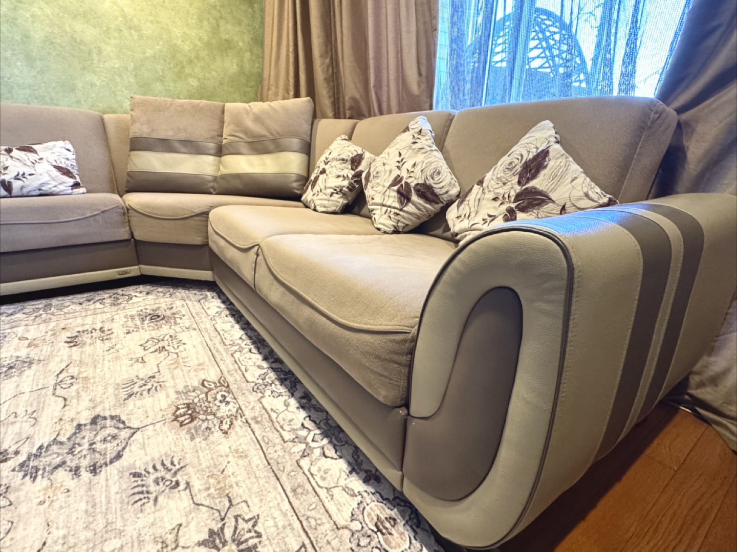 Modern L-Shaped Sectional Sofa - photo 3