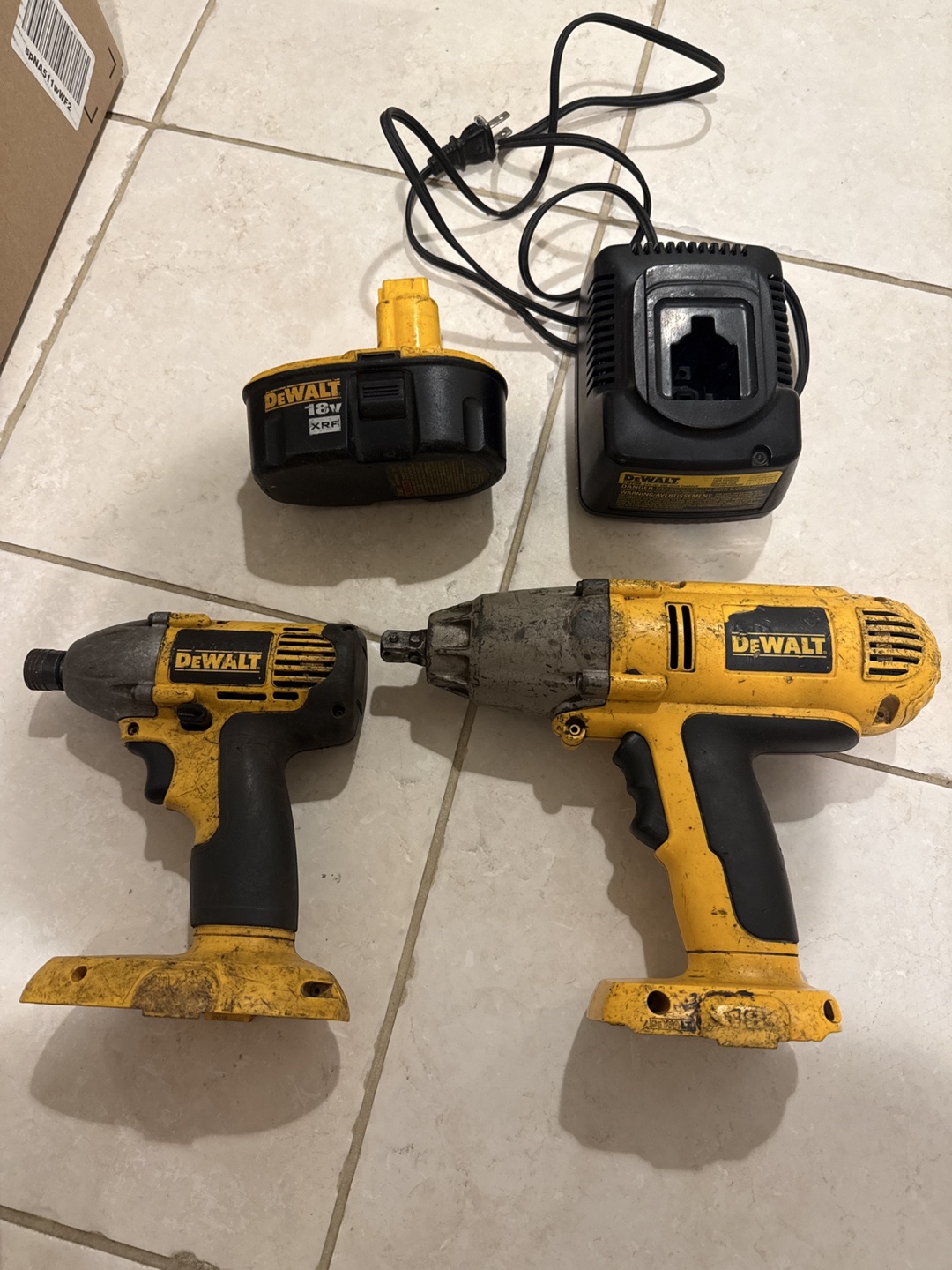 Dewalt 18V Impact Wrench and Driver Set