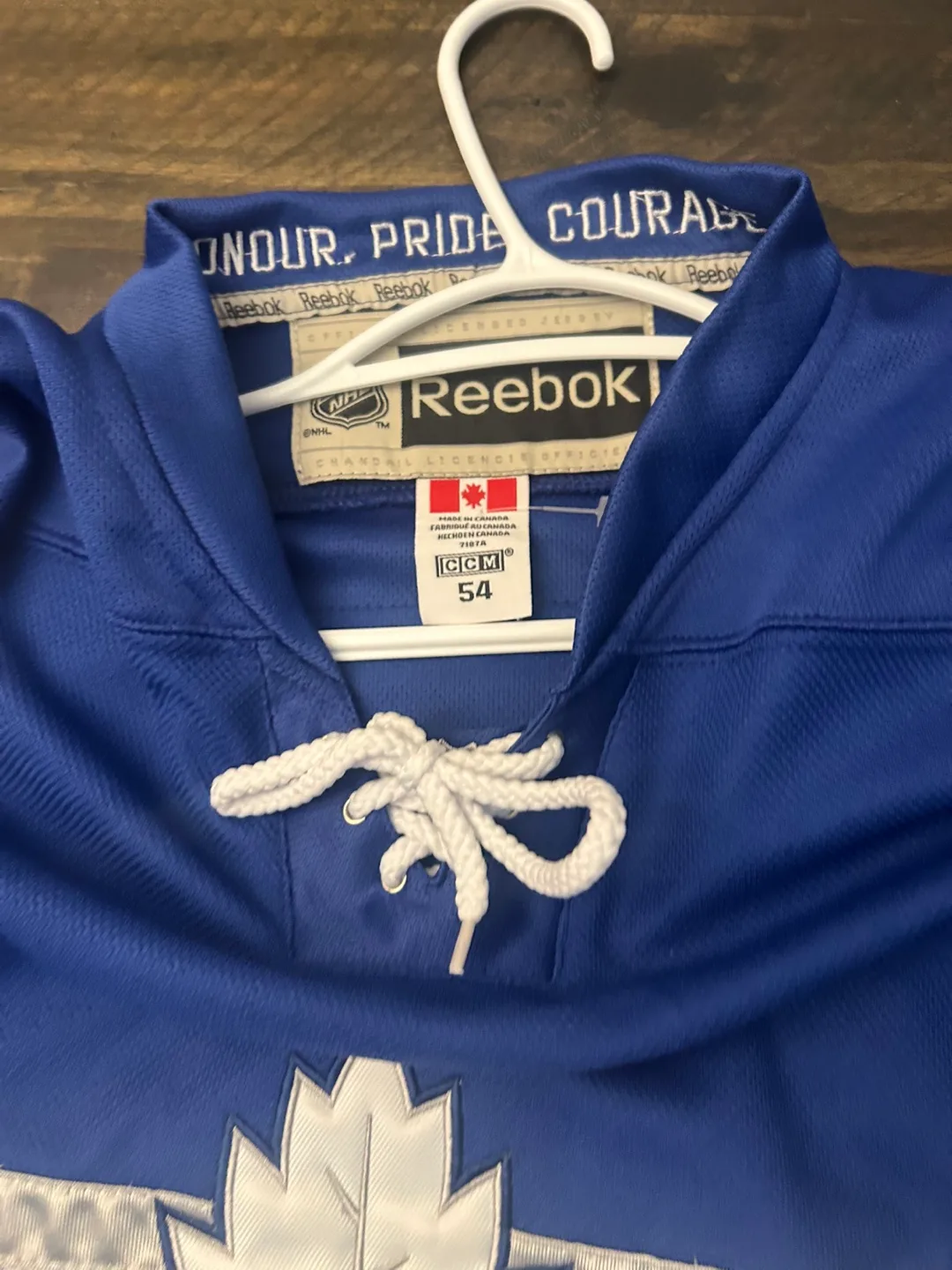 Auston Matthews signed Toronto maple Leafs Hockey Jersey image indicator(9)