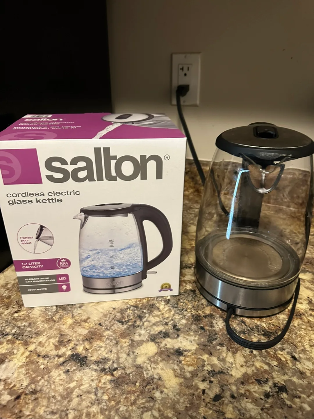 Salton Electric Kettle - 1.7 Liter 💚 MOVING OUT SALE image indicator(3)