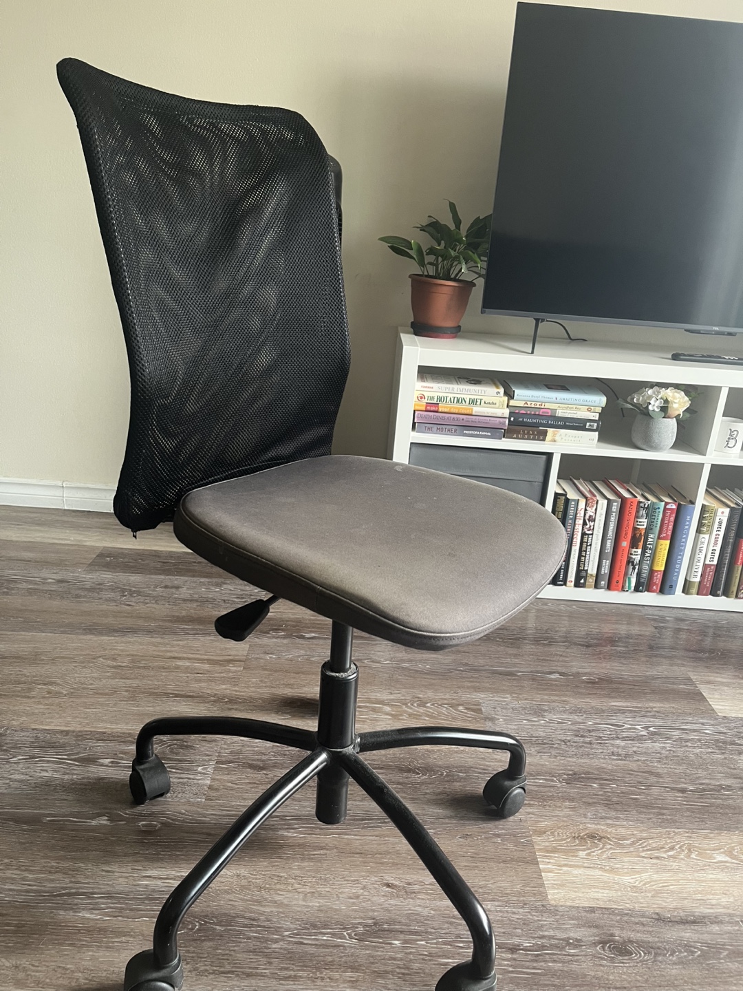 Used Office Chair - Mesh Back - photo 3