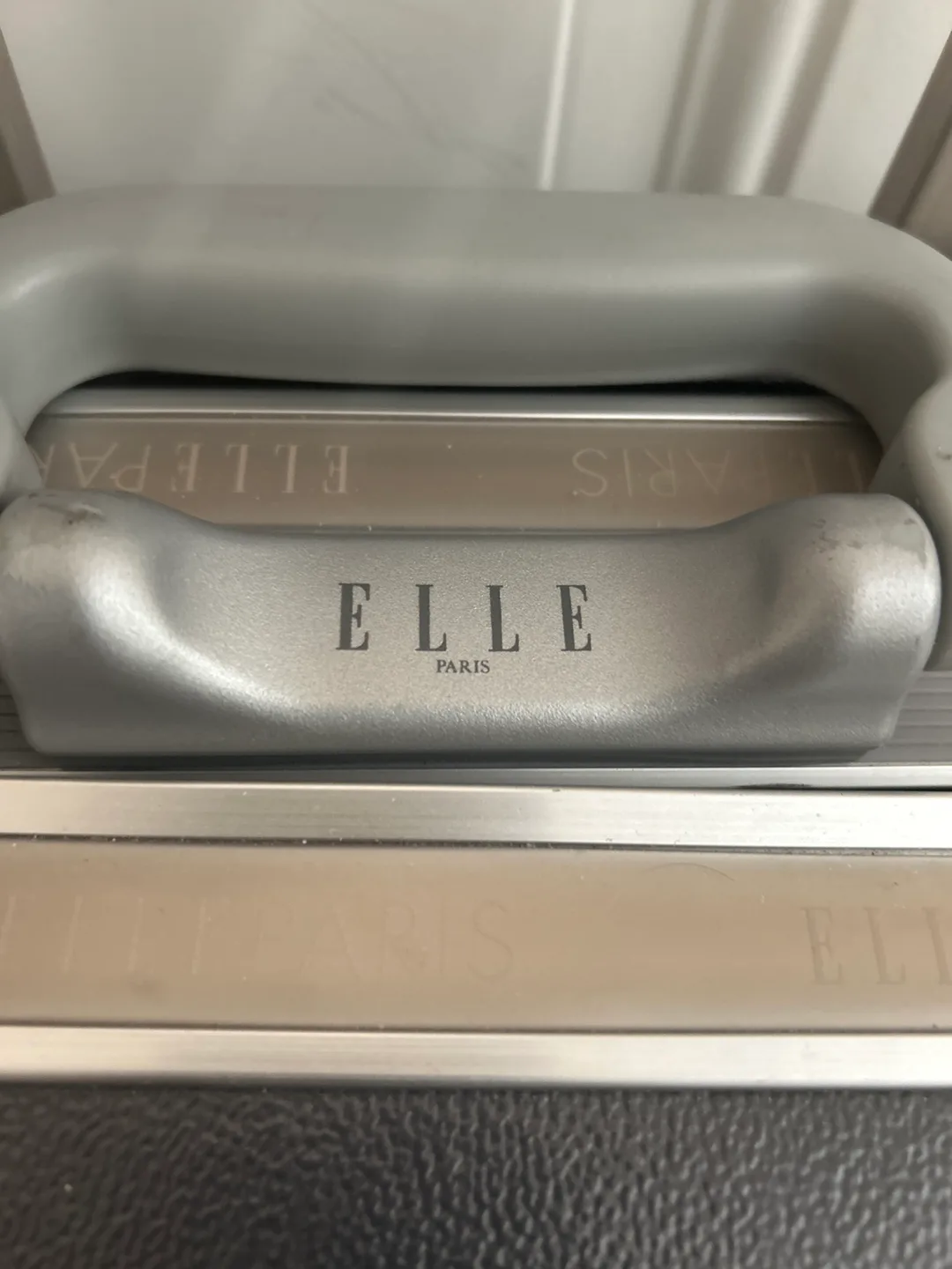 ELLE Paris Carry-On Suitcase image indicator(3)