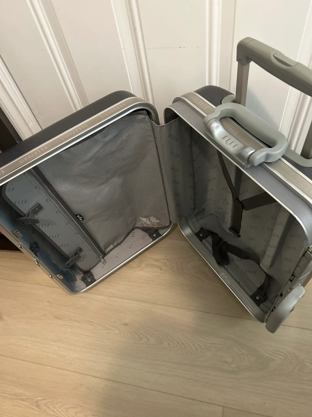 ELLE Paris Carry-On Suitcase image indicator(2)