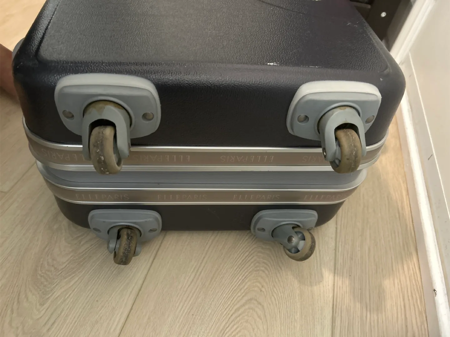 ELLE Paris Carry-On Suitcase image indicator(5)