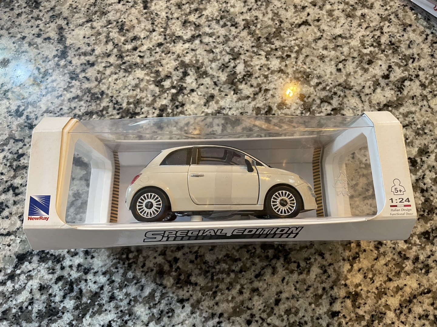 NewRay 1:24 Scale Fiat 500