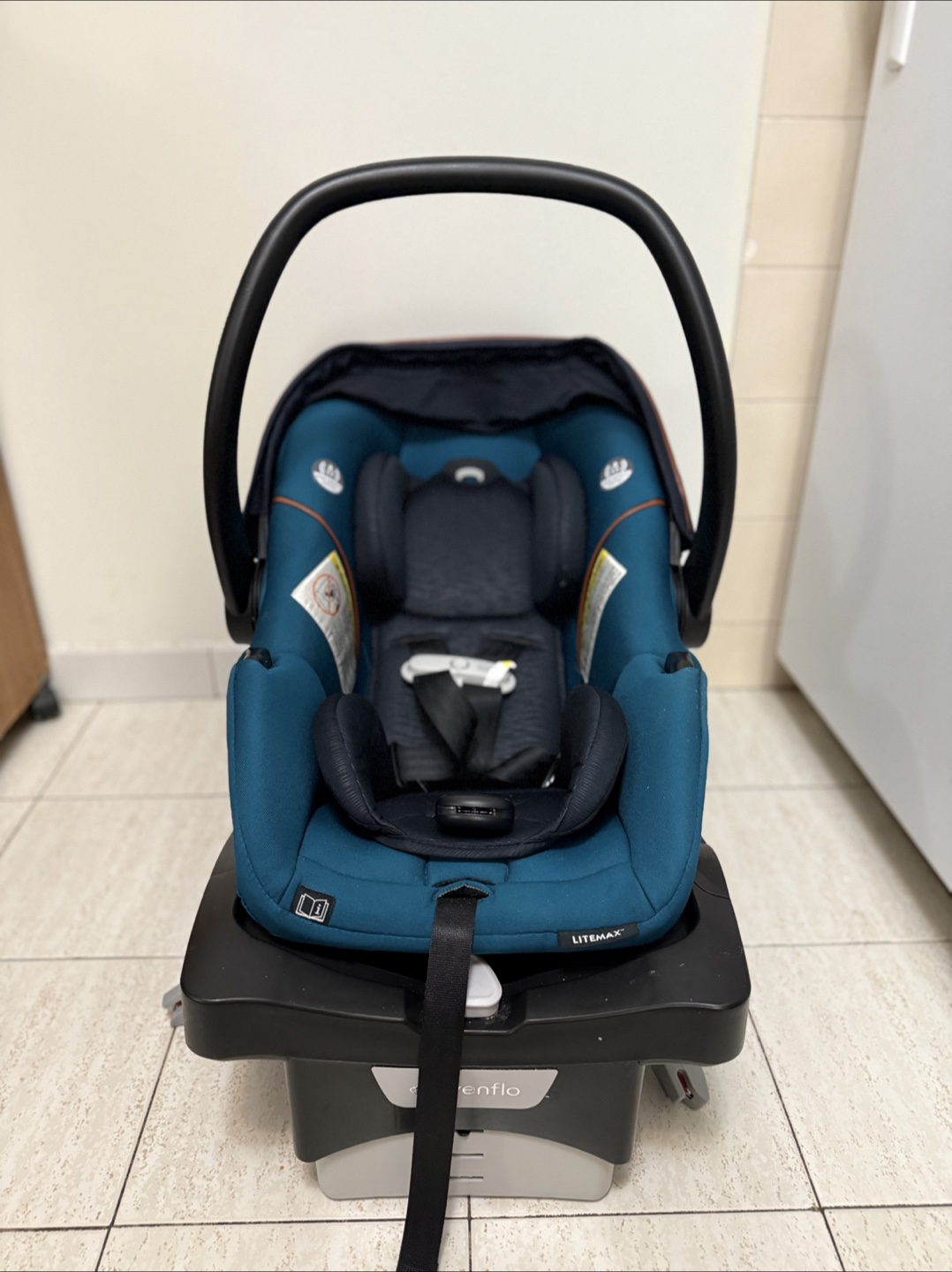 Evenflo gold sensor safe car seat - photo 2