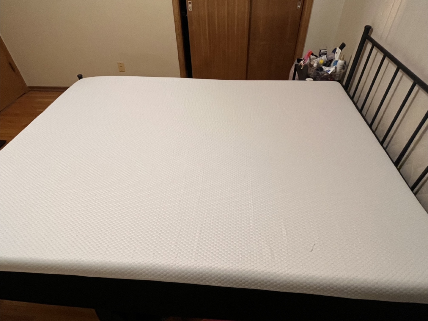 Queen Mattress - Memory Foam - Excellent Condition - photo 3