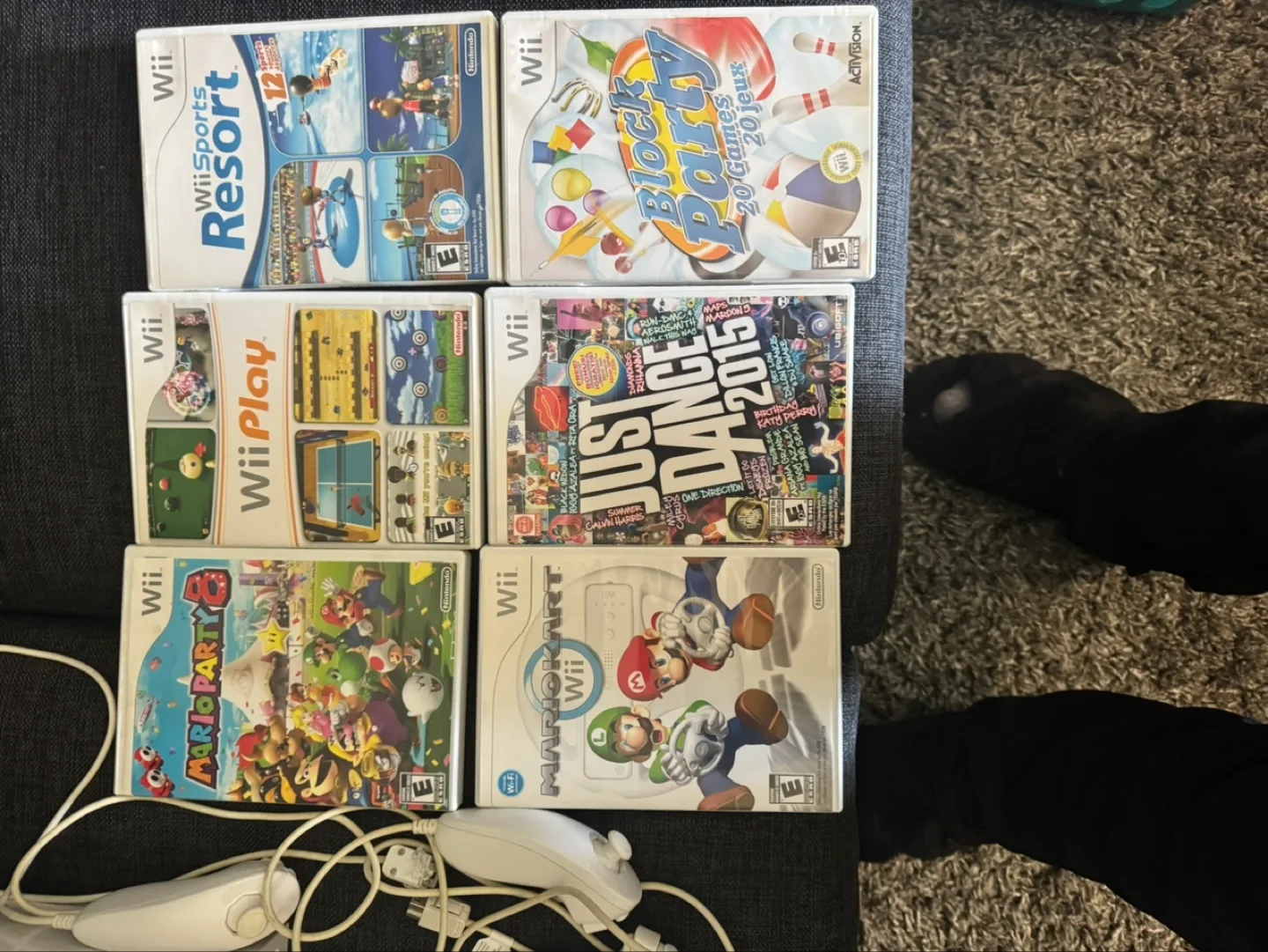 Nintendo Wii console bundle with games and accessories image indicator(2)