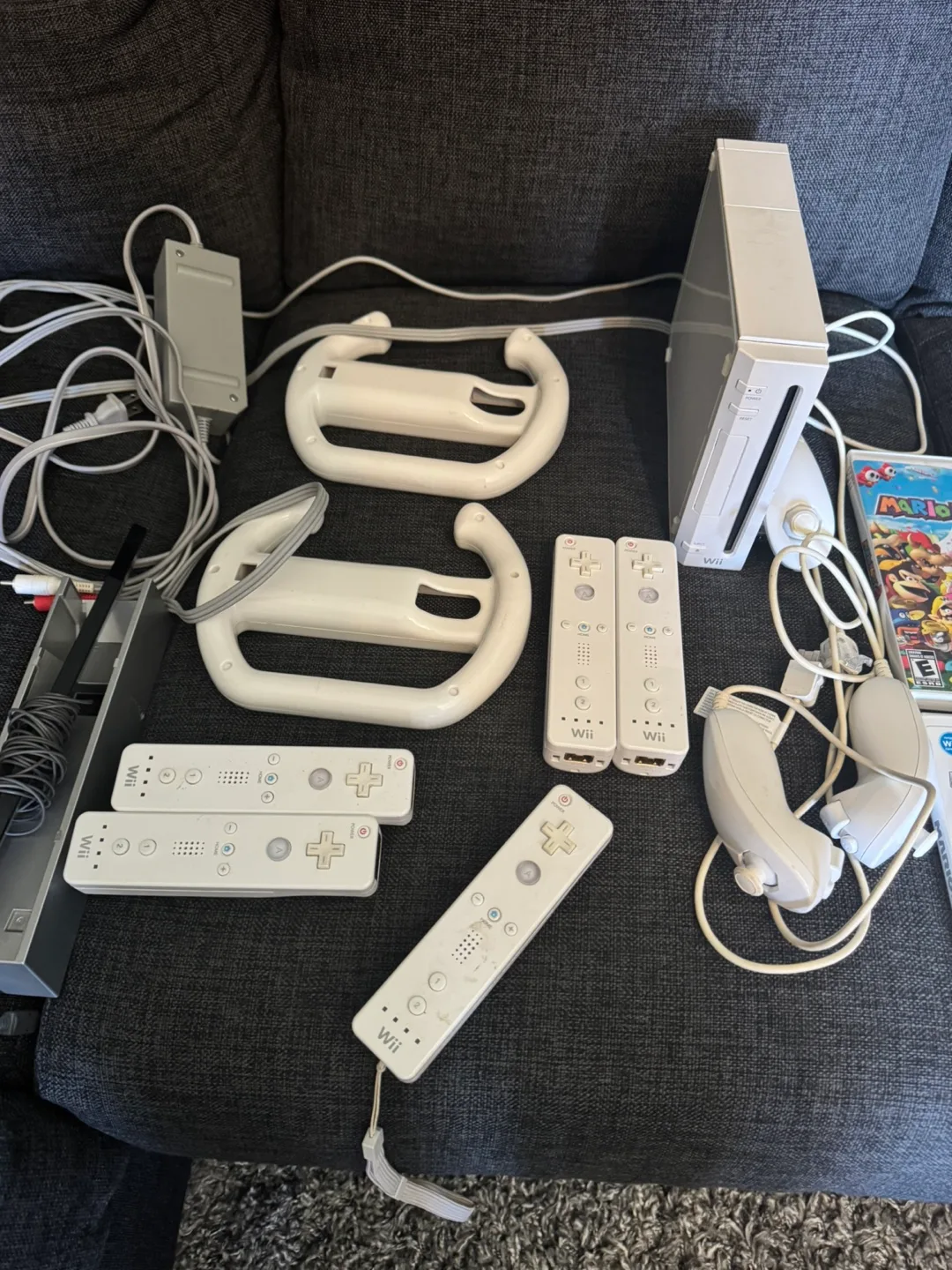 Nintendo Wii console bundle with games and accessories image indicator(3)