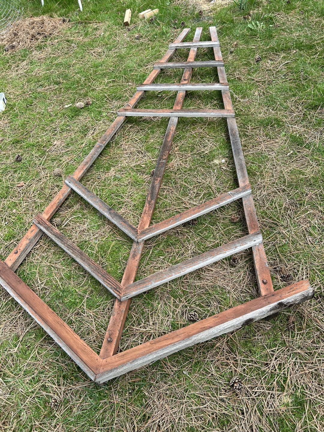 Vintage beautiful large solid wood trellis for climbing plants - photo 2