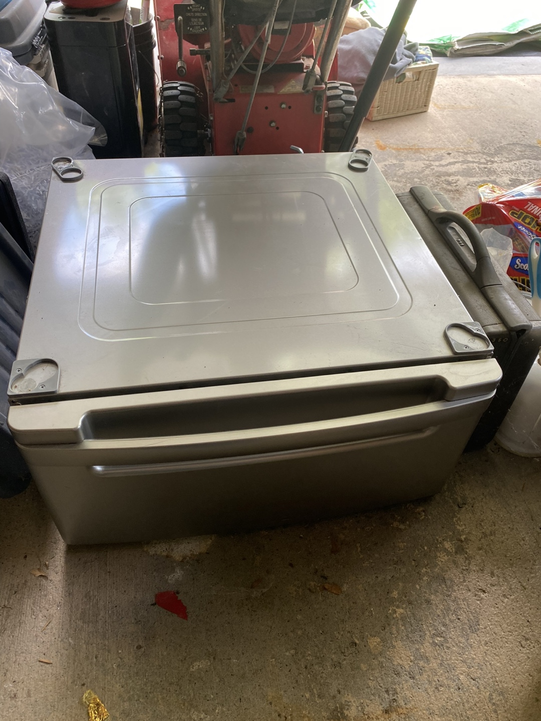 Pedestal drawers for washer and dryer