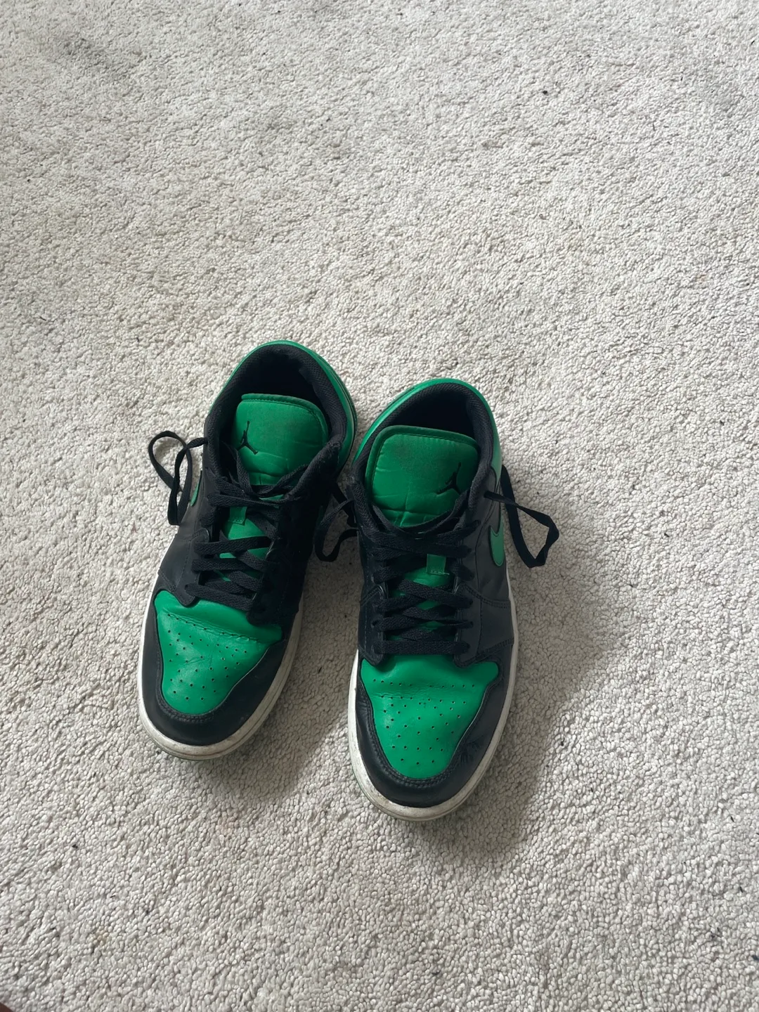Green Jordan 1 image indicator(4)
