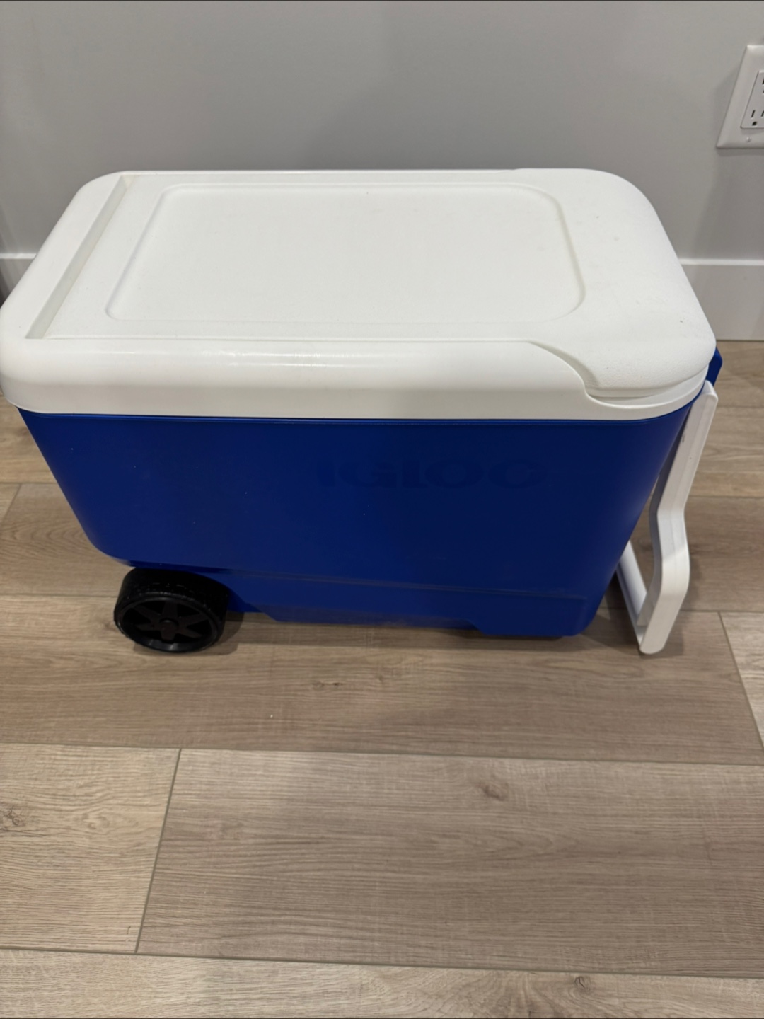 Igloo Rolling Cooler - photo 2