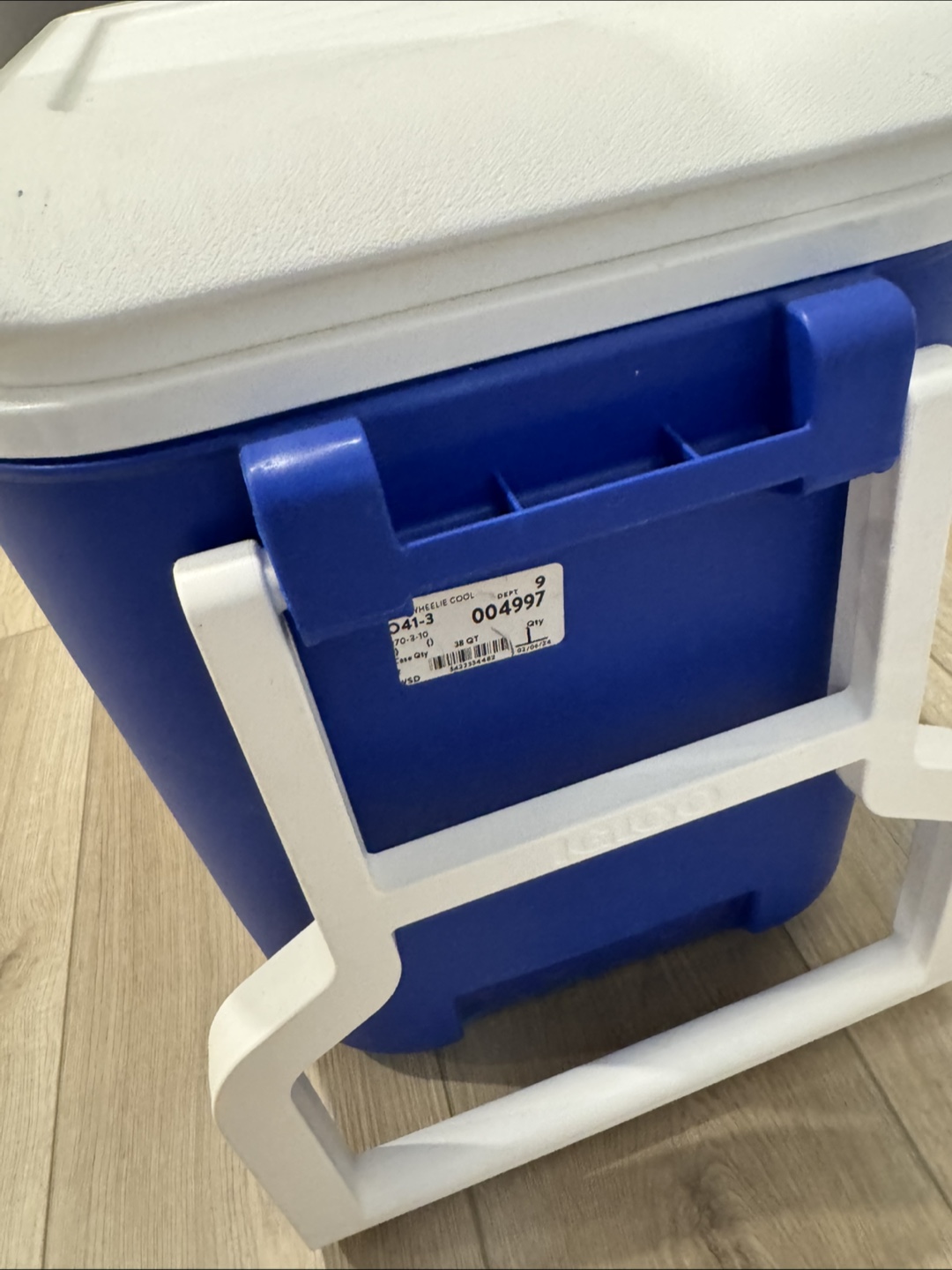 Igloo Rolling Cooler - photo 4