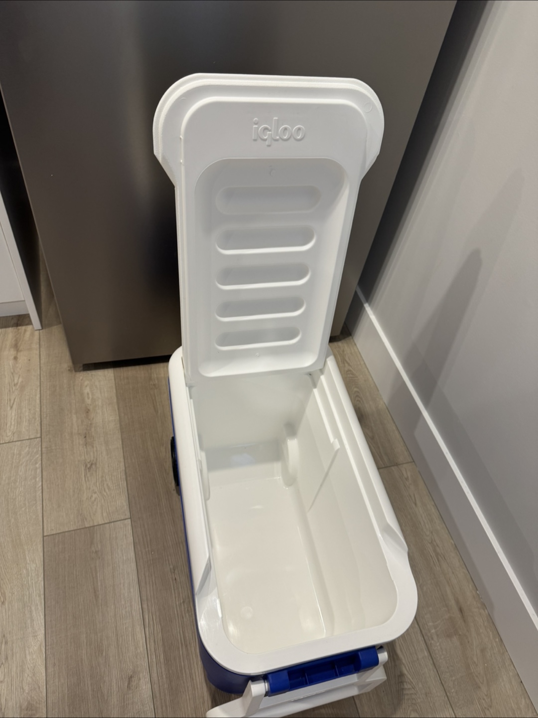Igloo Rolling Cooler - photo 5