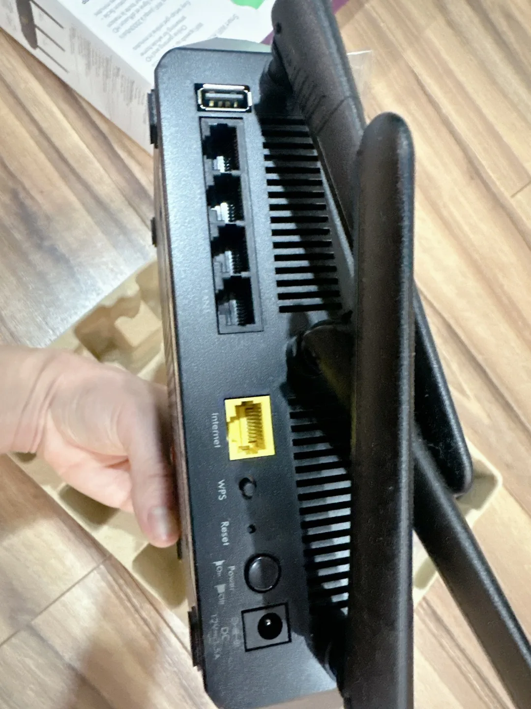 New NETGEAR AC2000 Smart WiFi Router image indicator(10)