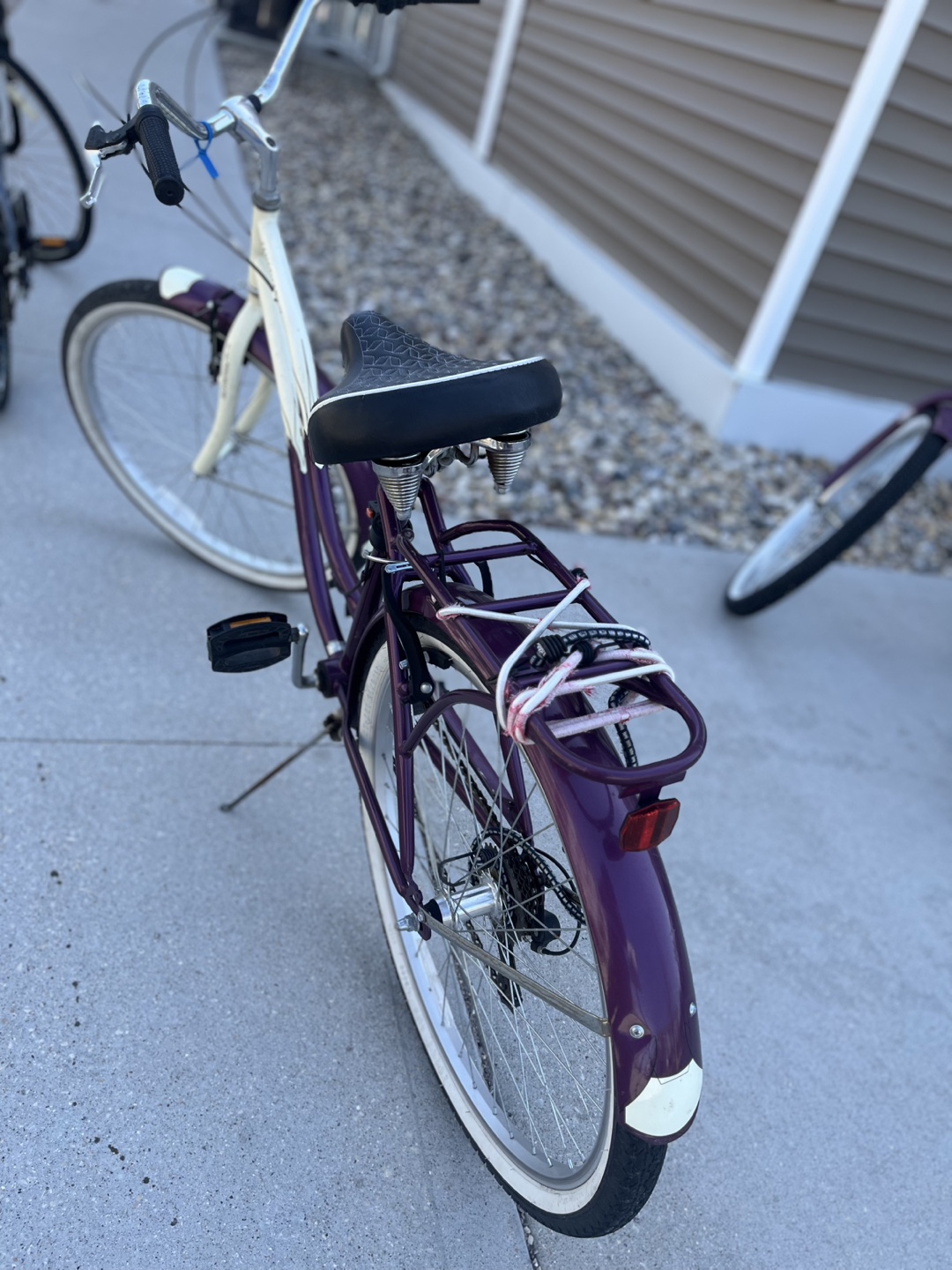 Woman’s Schwinn women's cruiser bike - photo 2