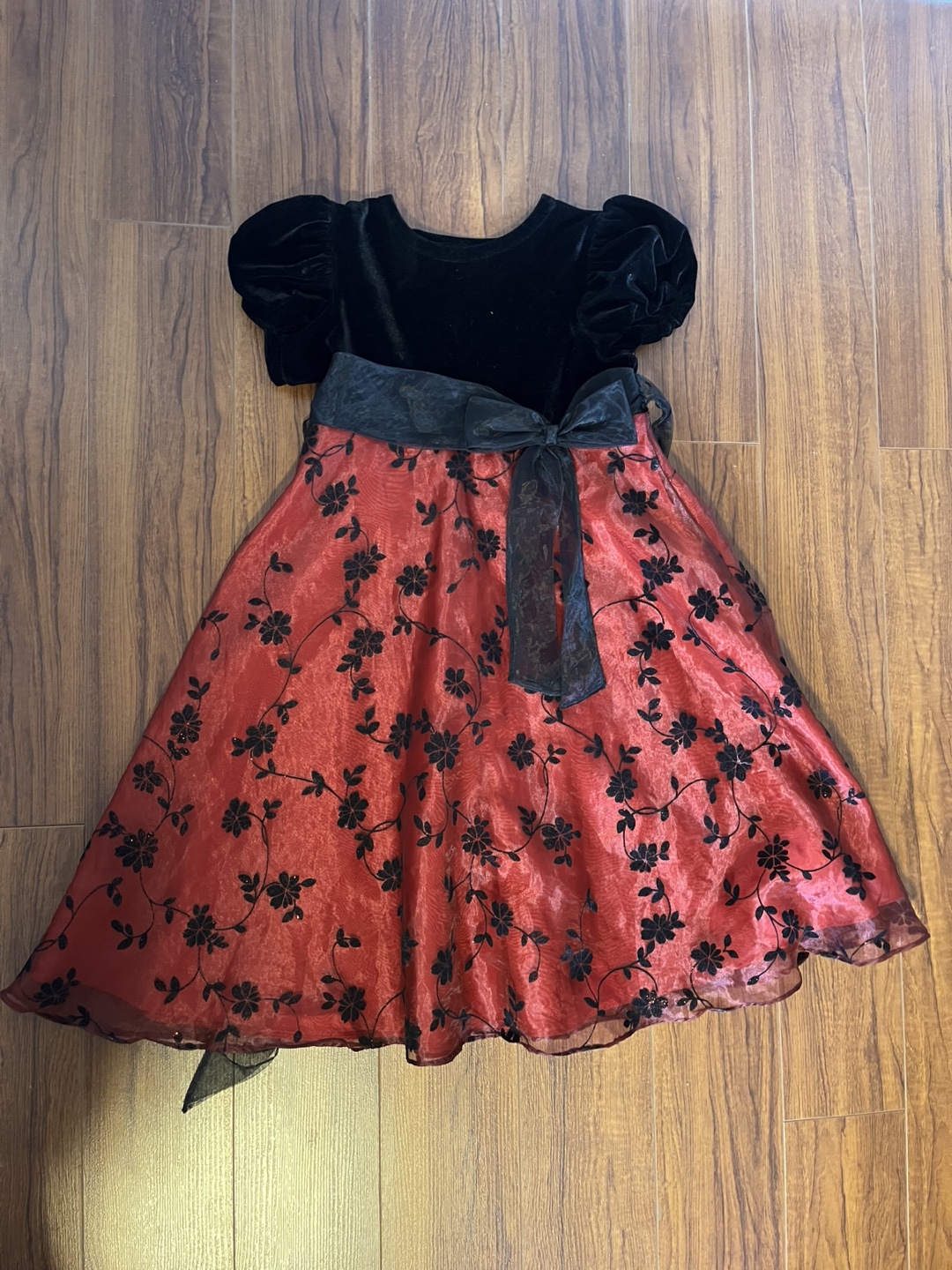 Girls' Black and Red Velvet Dress & Floral Dress Bundle - photo 4