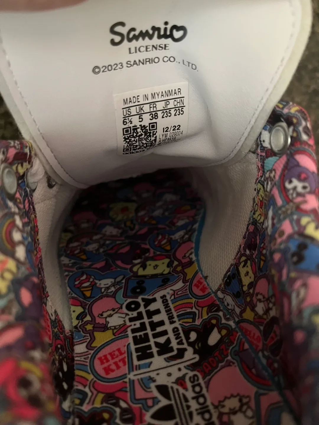 New Adidas Stan Smith x Hello Kitty Sneakers image indicator(3)