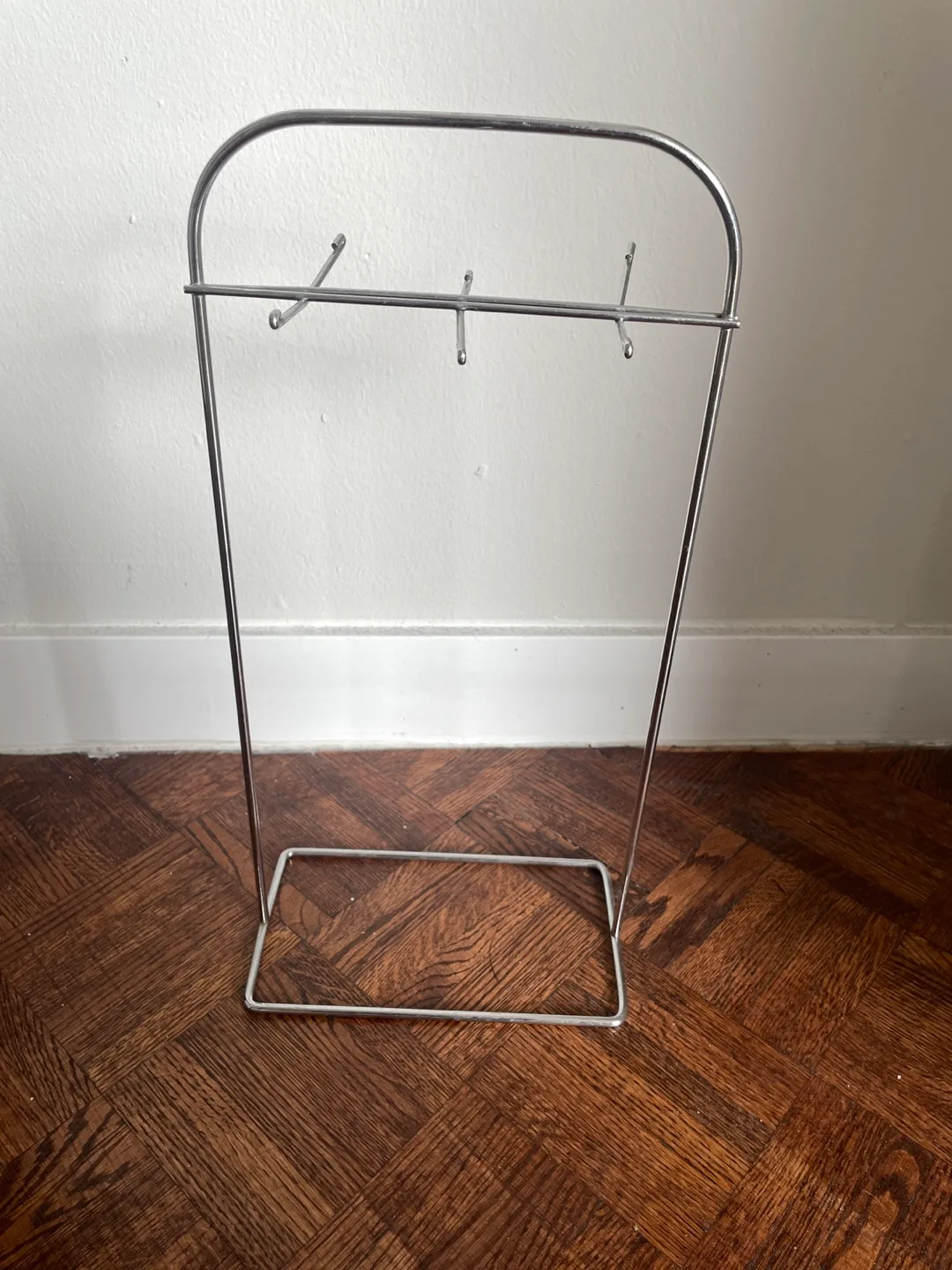 Chrome-plated Metal Organizer Stand thumbnail