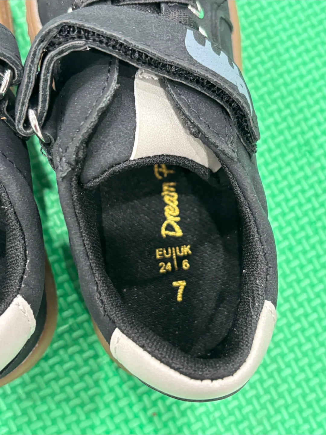 Toddler Black Sneakers Size 7 image indicator(3)