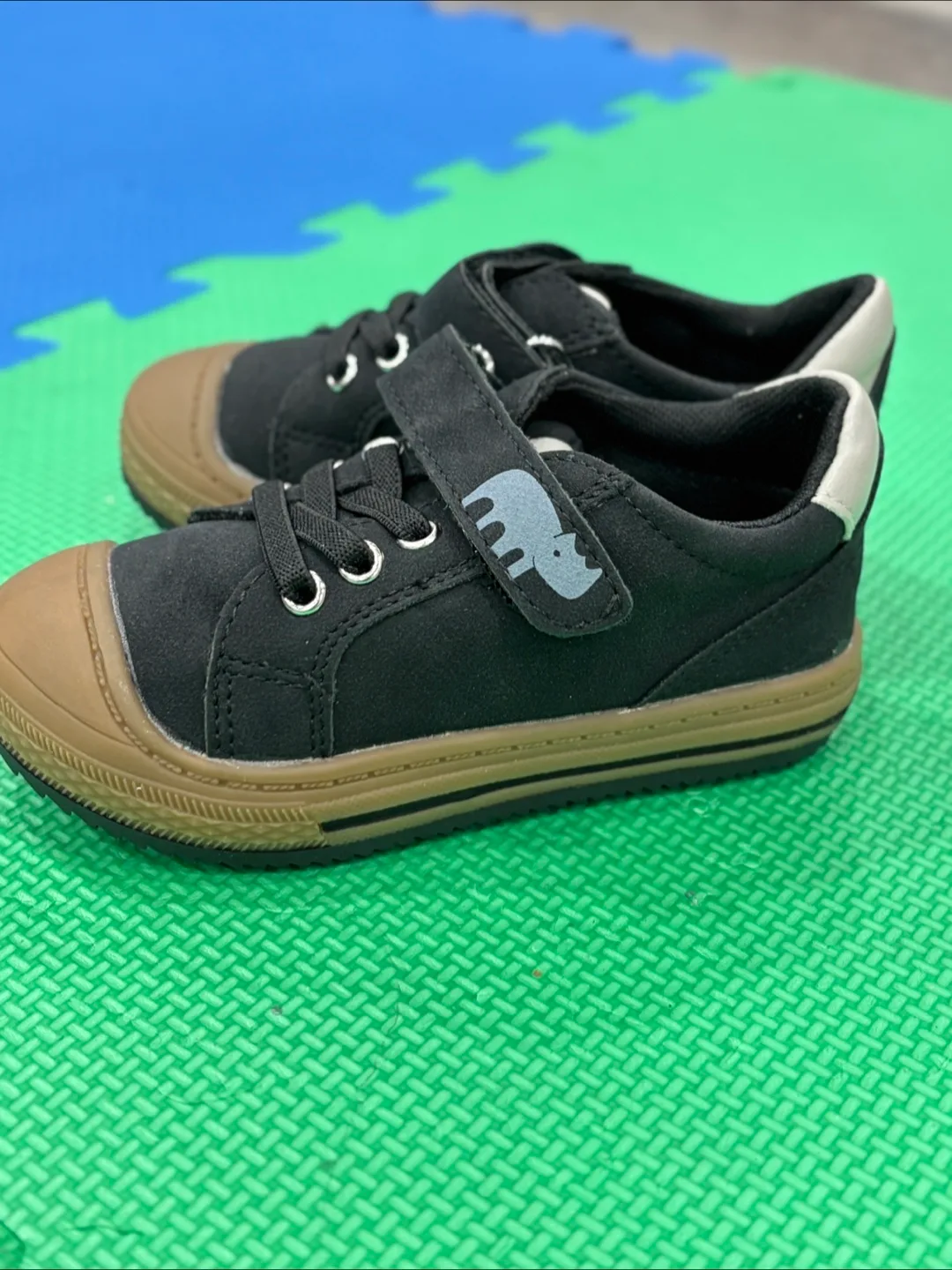 Toddler Black Sneakers Size 7 image indicator(2)